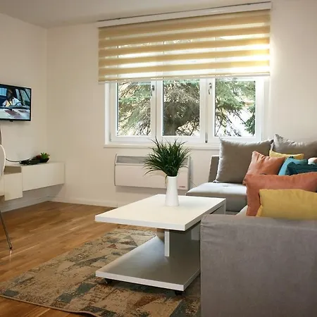 Lejla Apartamento *